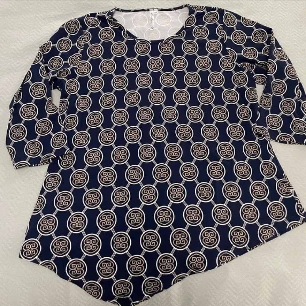 Lulu B Top 3/4 Sleeve Asymmetrical Navy, Tan, And White Top Medium UPF